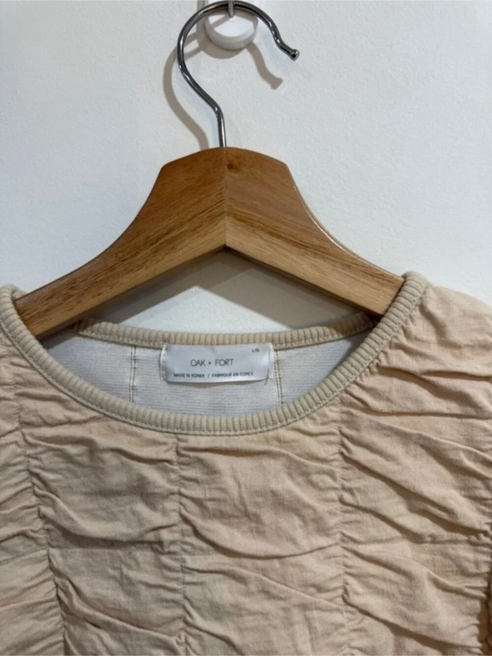 Oak + Fort Beige Textured Ruched Cropped Top Size L Minimalist - Picture 10 of 10